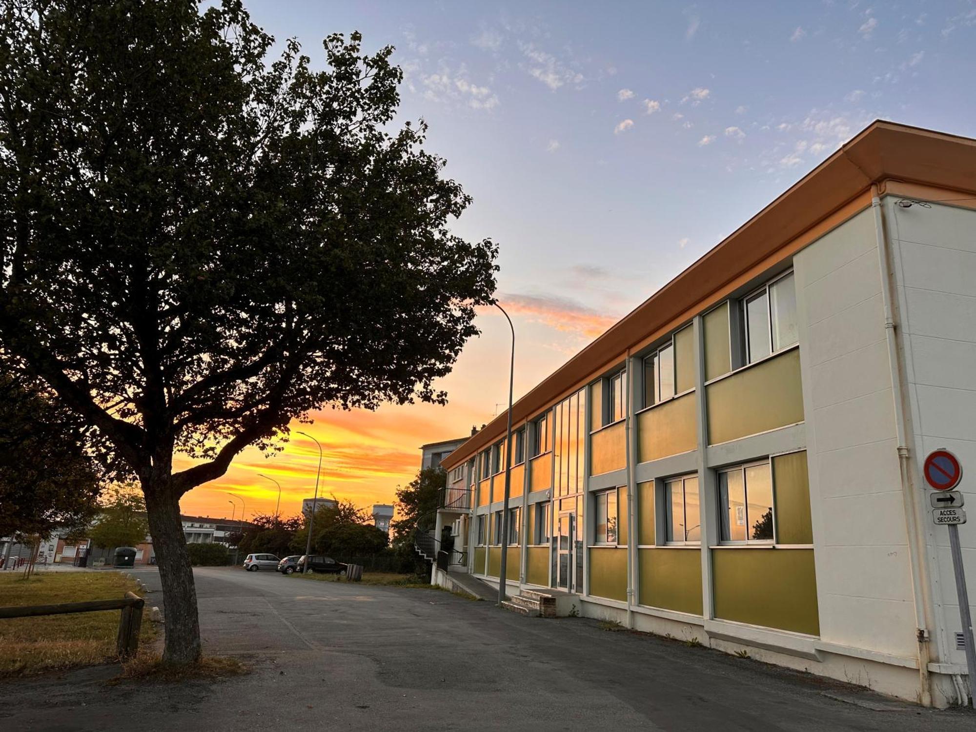 Auberge De Jeunesse Hi Πουατιέ Εξωτερικό φωτογραφία